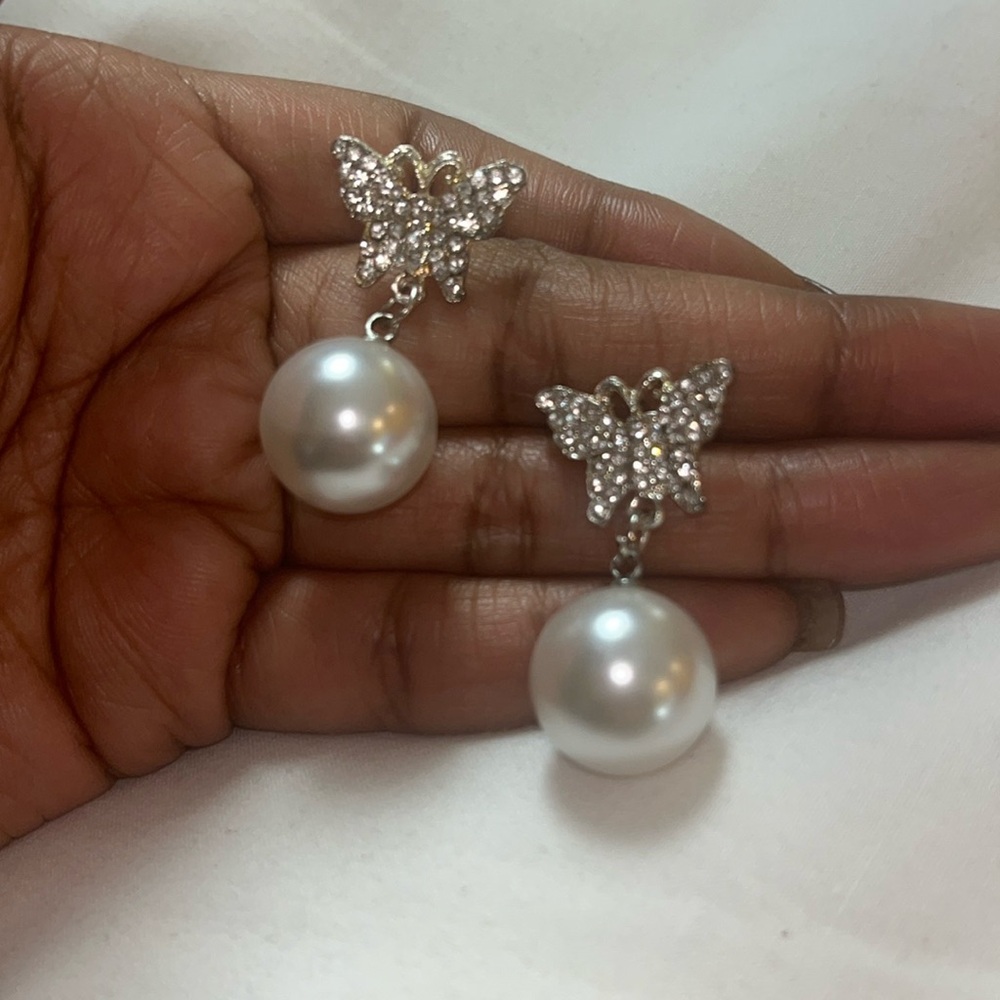 Elegant Silver Butterfly Pearl Earrings